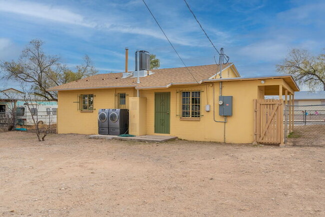 Building Photo - Budget friendly! Charming 2 bedroom, 1 bat...