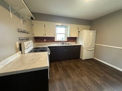 Building Photo - "Charming 2-Bed Hideaway in NE Minneapolis - Spacious 900 Sq. Ft. Comfort!"