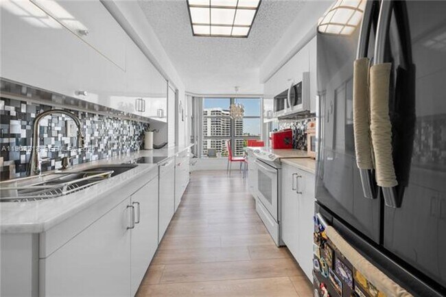 Building Photo - 3530 Mystic Pointe Dr