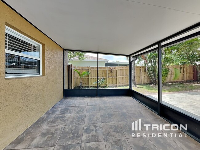 Building Photo - 12610 Lake Vista Dr