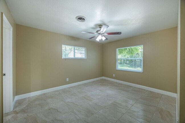 Building Photo - 1436 Tangerine Ct