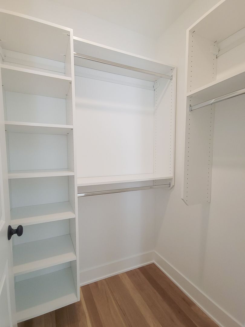 Building Photo - 2019 W Ainslie St