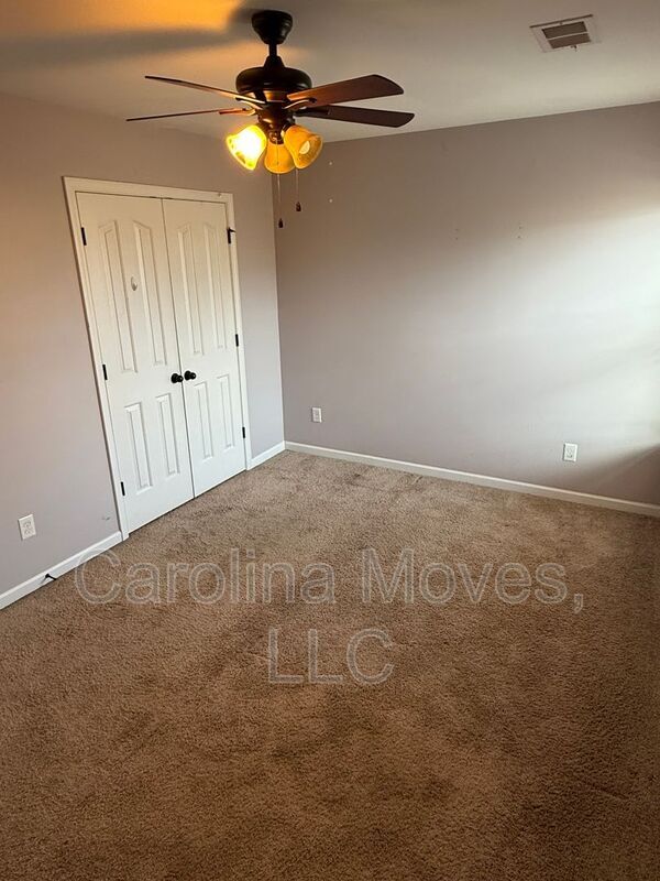 Building Photo - 451 Riverdale Rd