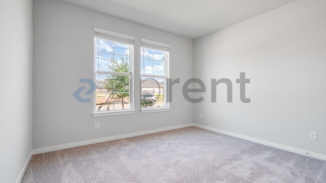 Building Photo - Unit 27327