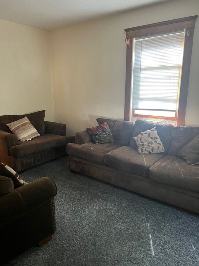 Building Photo - 7 Bedroom located Downtown Ann Arbor