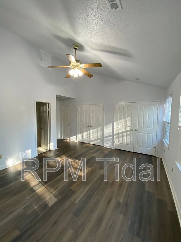 Building Photo - 610 Guy Ln
