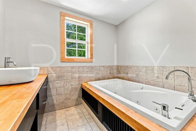 Building Photo - 2404 Gabriel View Dr