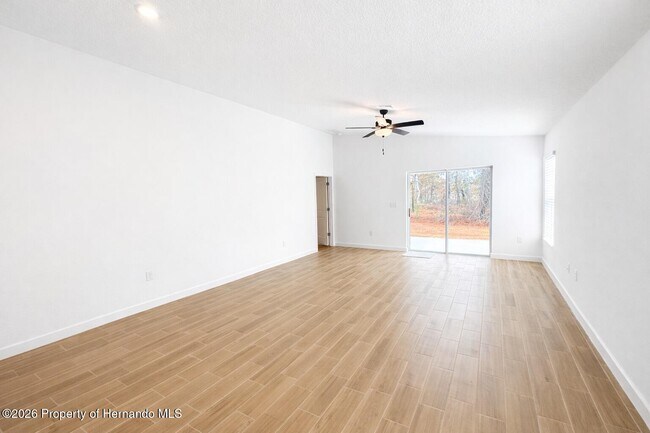 Building Photo - 2464 Fairview Rd