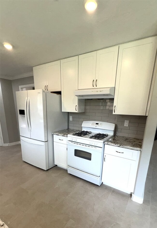 Building Photo - 212 Stratmore Dr