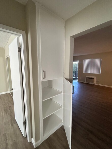 Building Photo - 1164 W Duarte Rd