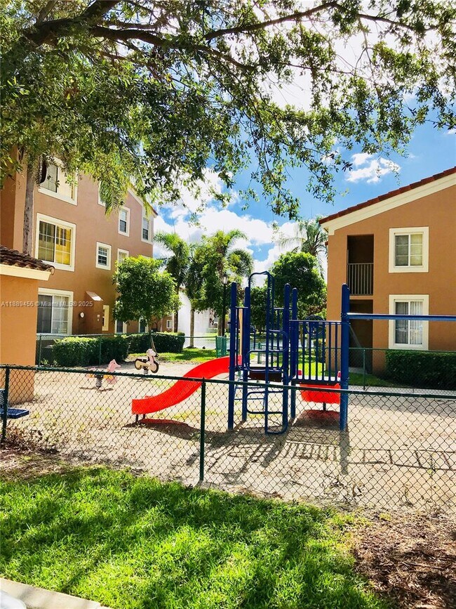 Building Photo - 4852 N State Rd 7