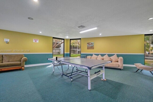 Building Photo - 105 Royal Pk Dr