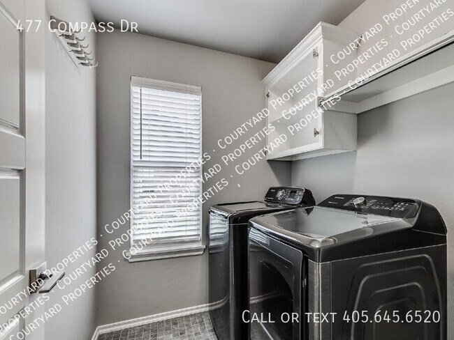 Building Photo - 477 Compass Dr