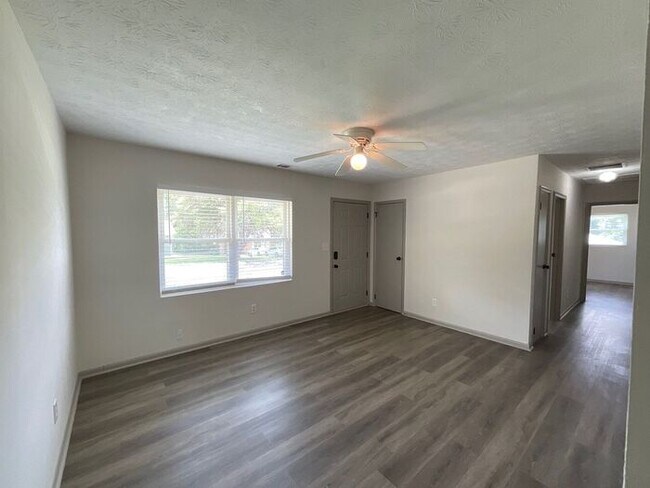 Building Photo - 8919 Yarmouth Dr