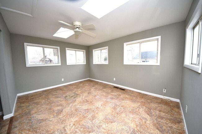 Building Photo - Freshly updated 3 Bedroom Home with a Full...