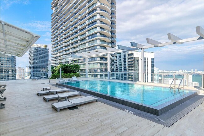 Building Photo - 1100 S Miami Ave