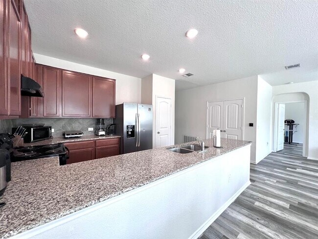 Building Photo - 7900 Crystalbrook W