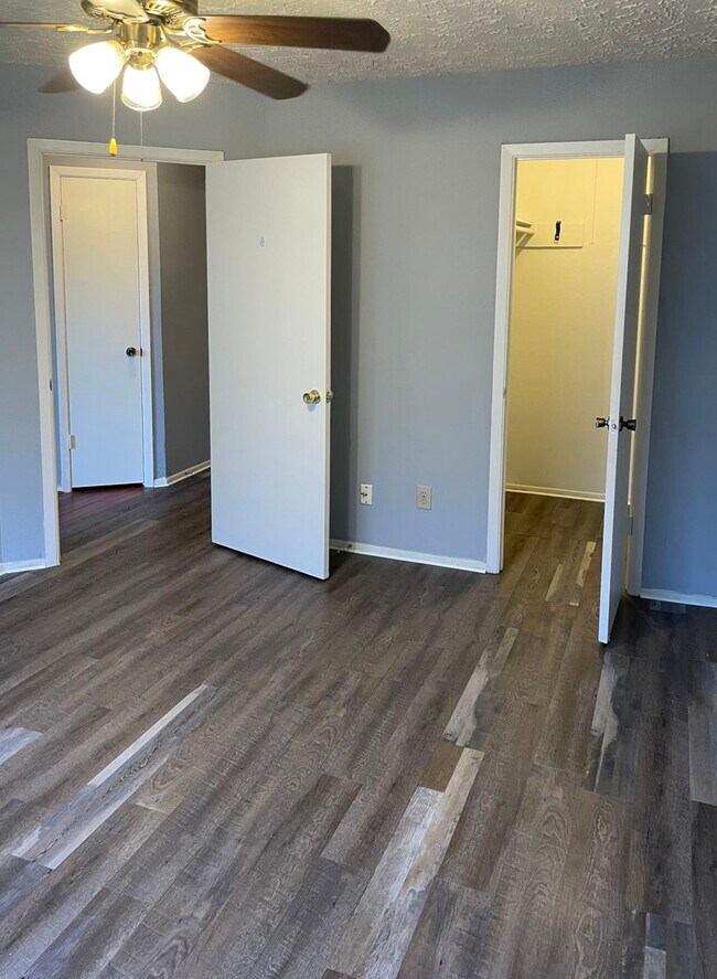 Building Photo - 16026 Highlander Dr