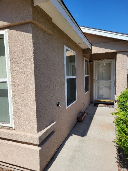 Building Photo - 309 Cuadro St SE