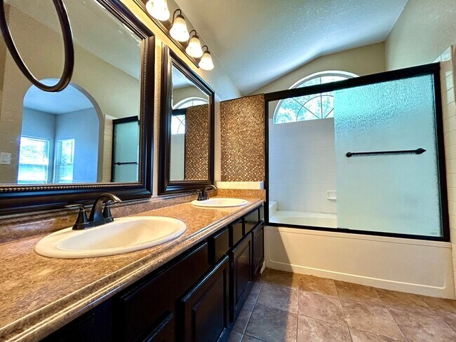 Building Photo - Beautiful Home For Rent in Antelope! Pets ...