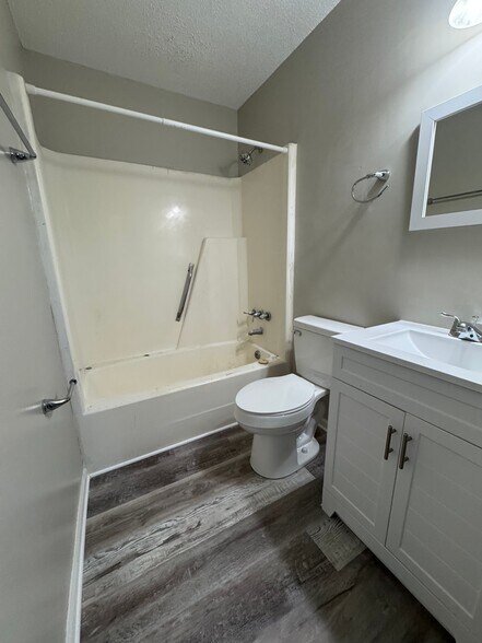 Building Photo - 4206 Delbert Ave