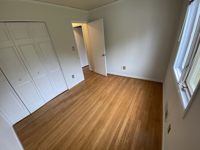 Building Photo - 5910 King James Dr