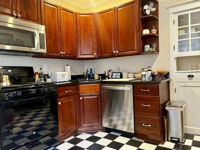 Building Photo - Rental in Heart of Mid City