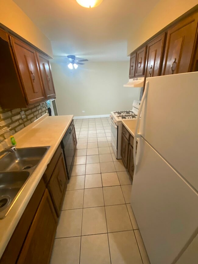 Building Photo - 1412 Willow Ln