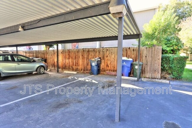 Building Photo - 45 Derow Ct