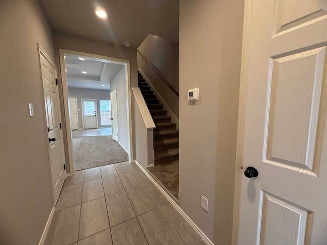 Building Photo - Quick access Ft. Sam, Randolph, and the airport