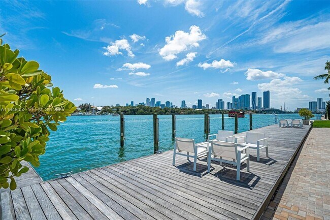 Building Photo - 1130 Venetian Way