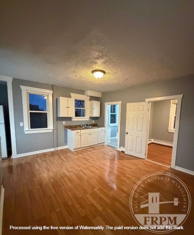 Building Photo - 1272 Pleasant St