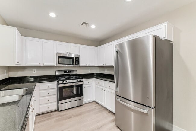 Building Photo - 10355 Missouri Meadows St