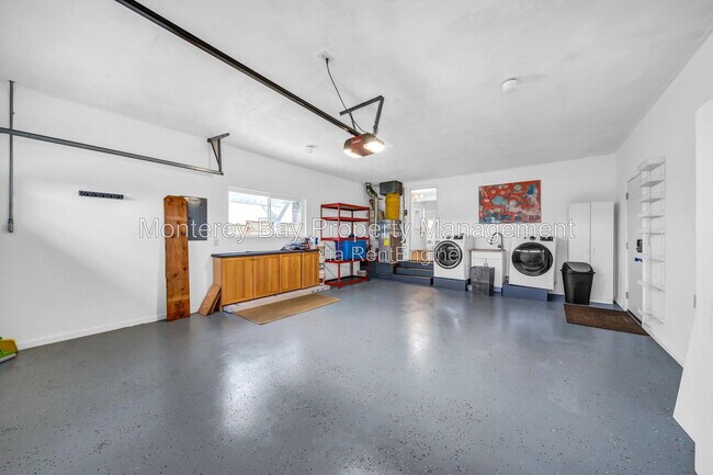 Building Photo - 20 Del Robles Ave