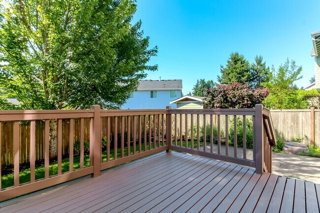 Building Photo - Beautiful Bell Hill Home in DuPont