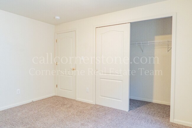 Building Photo - 3305 Hollycrest Dr