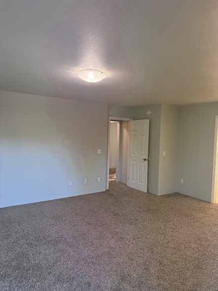 Building Photo - 551 N Robin Cir