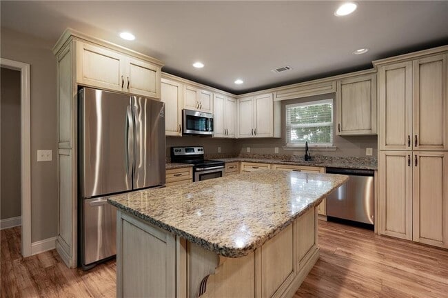 Building Photo - 211 Gilmore Cir SW