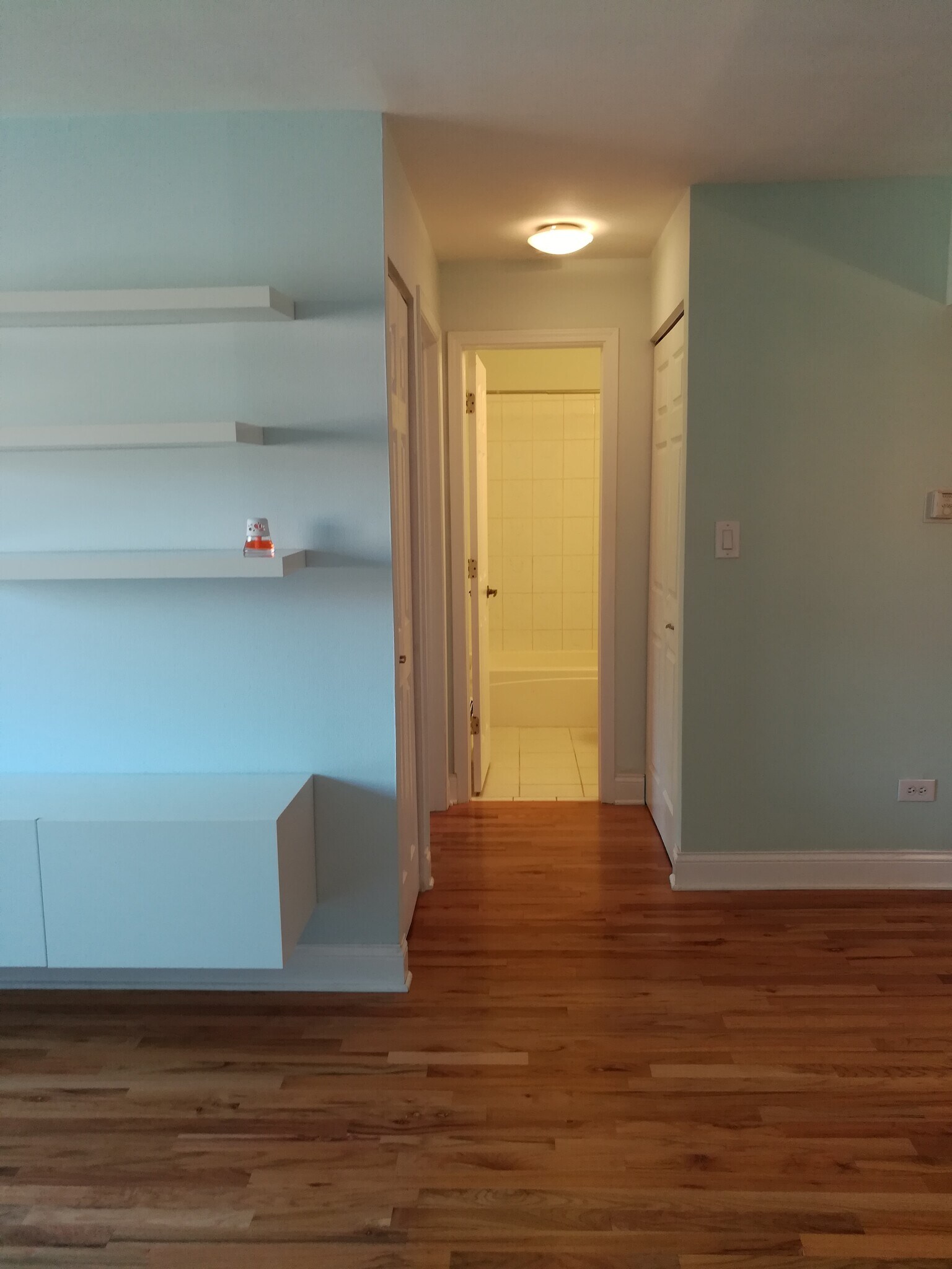 Building Photo - 5310 N Chester Ave