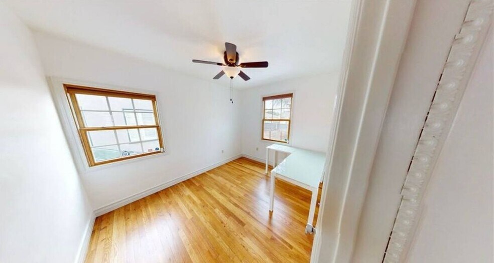 Building Photo - 7418 Farmdale Ave