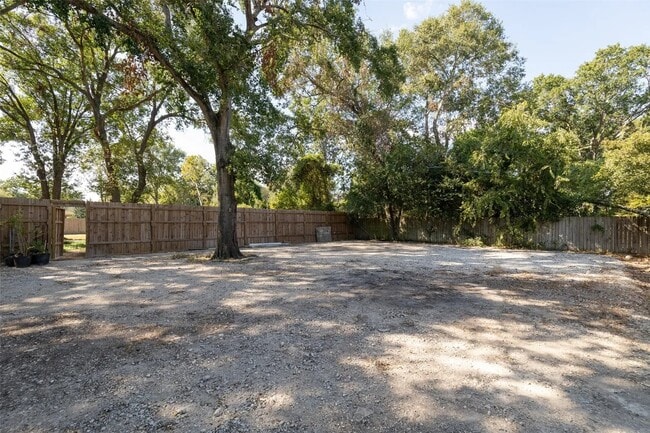 Building Photo - 15602 Oleta Ln