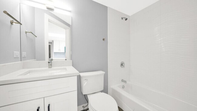 Building Photo - 2704 W 24th Pl