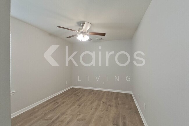 Building Photo - 417 Mango Dr