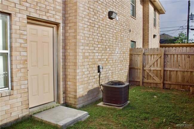 Building Photo - 901 W Caffery Ave