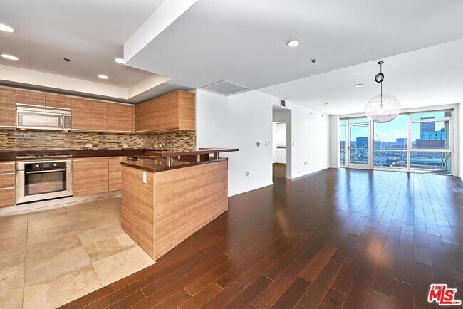 Building Photo - 3785 Wilshire Blvd