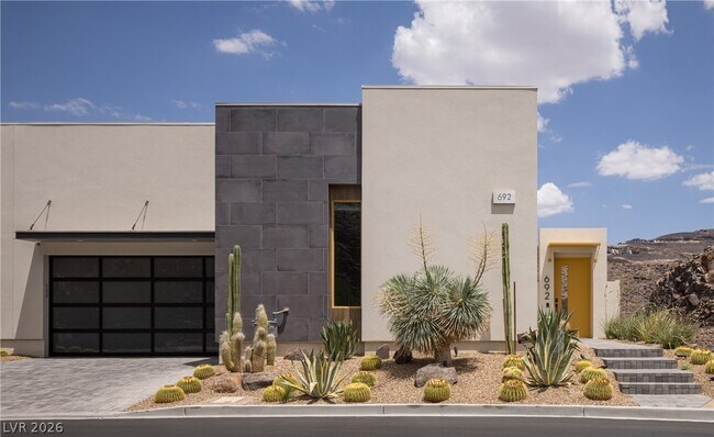Building Photo - 692 Scenic Cliff Dr