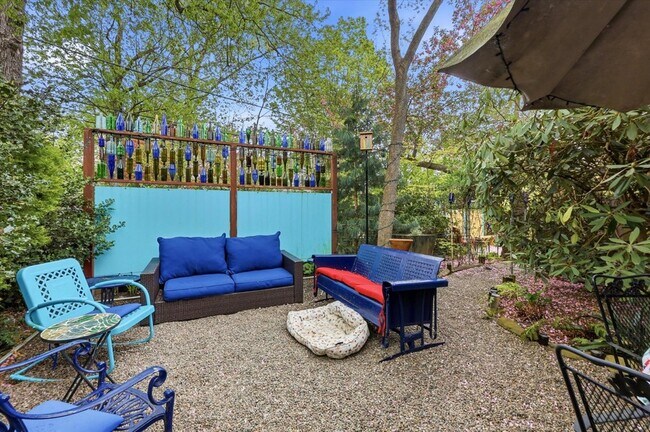 Building Photo - 201 Bowdoin Ave