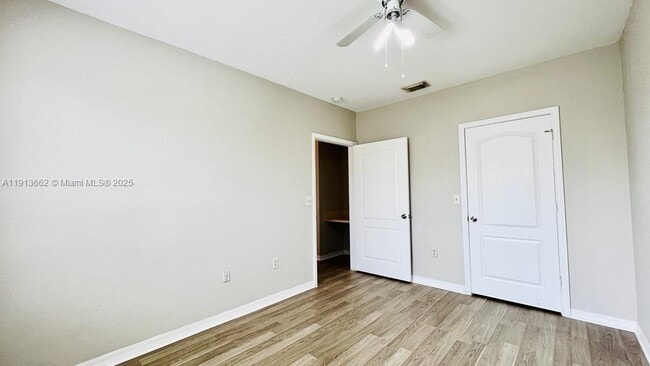 Building Photo - 124 SW Peacock Blvd