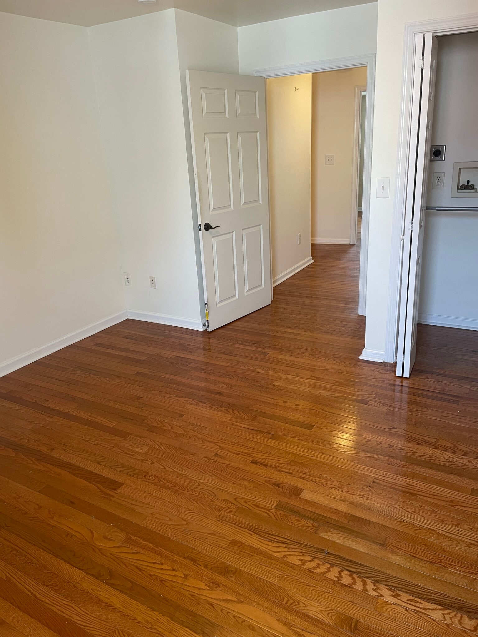 Main Bedroom - 604 Gerritt St