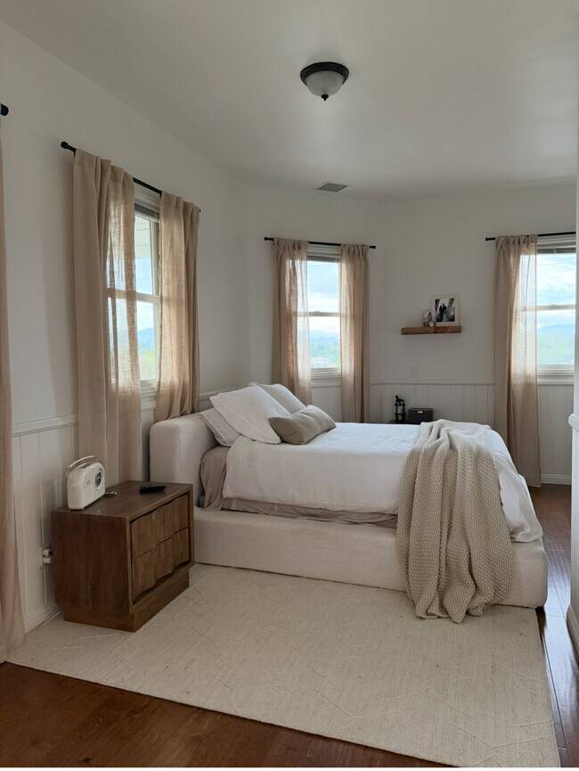 Building Photo - 42405 Ivy St